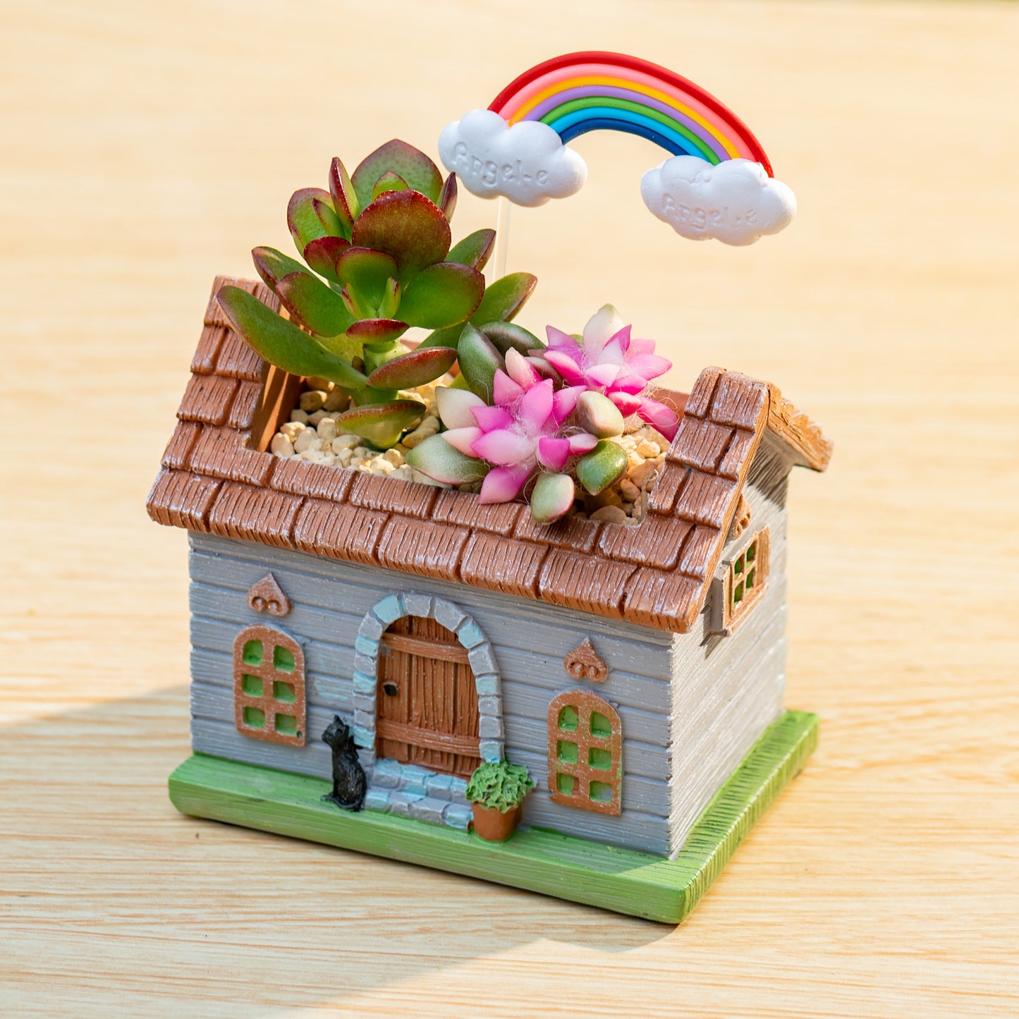 Retro-style nostalgic resin planter